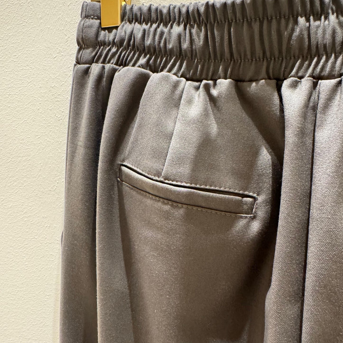 Pantalón largo verde con goma