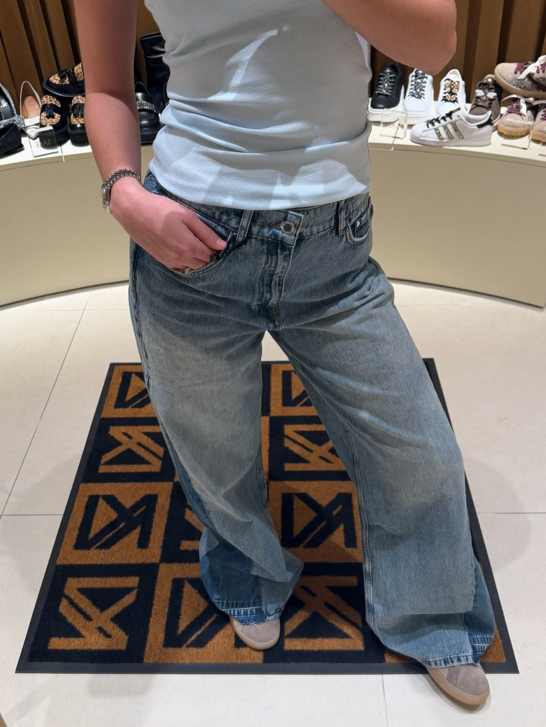 Pantalón tejano ancho