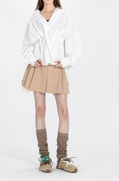 Camisa manga larga blanca.